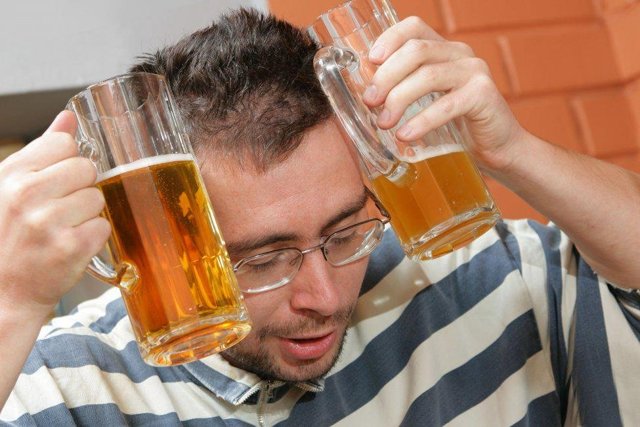 Алкоголизм: первые симптомы и методы лечения
