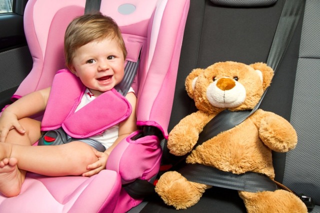 Ребенок в машине летом: в чем опасность